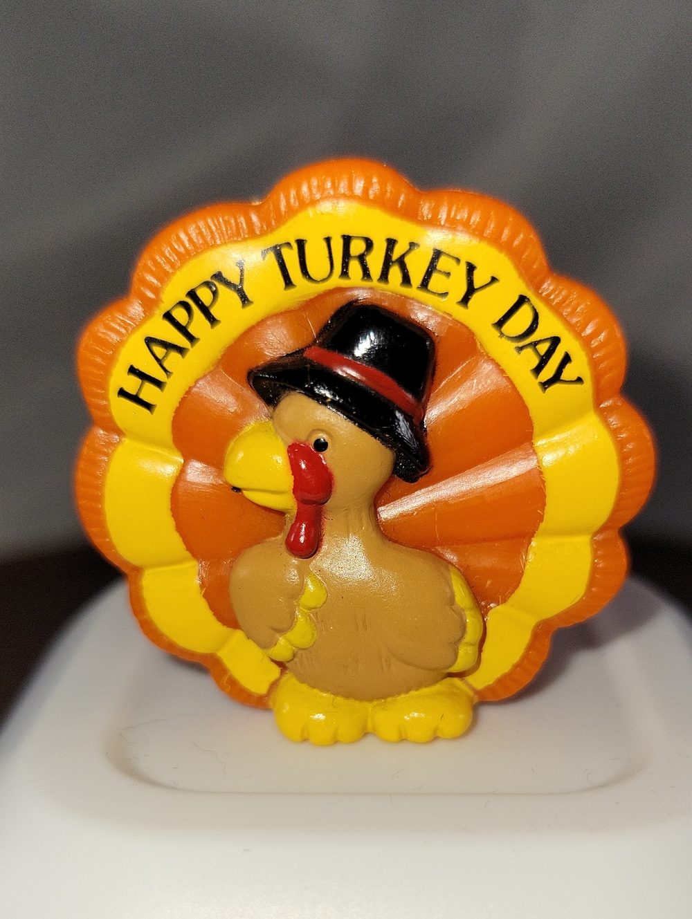 Vintage Russ Happy Turkey Day Plastic Pin EUC